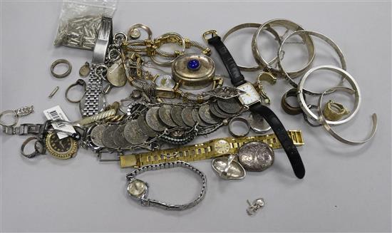 Assorted silver jewellery and other items.